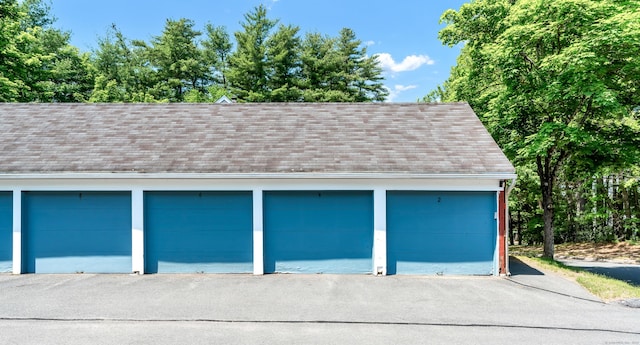4 Pepperidge Ct Unit 4, Simsbury, CT 06070 - view of garage