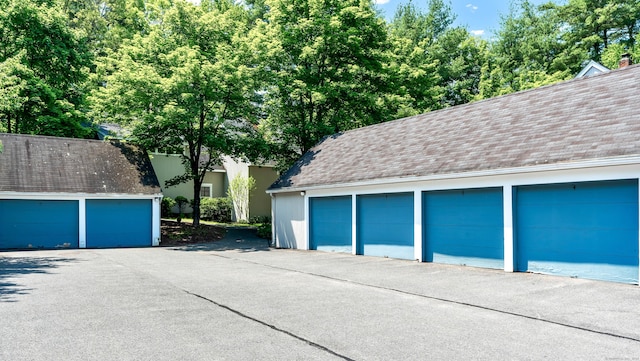 4 Pepperidge Ct Unit 4, Simsbury, CT 06070 - view of garage