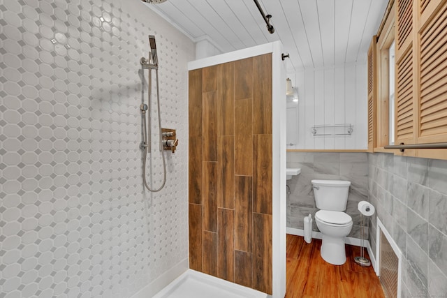 1815 Asylum Ave, West Hartford, CT 06117 - bathroom featuring a tile shower and wood finished floors