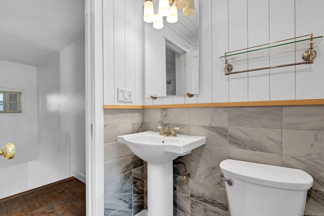 1815 Asylum Ave, West Hartford, CT 06117 - bathroom with toilet and a sink