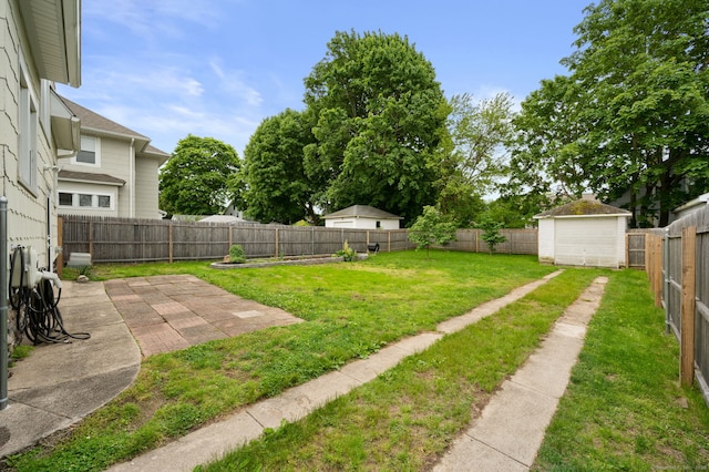58 Gorton St, New London, CT 06320 - view of yard featuring a patio and a detached garage