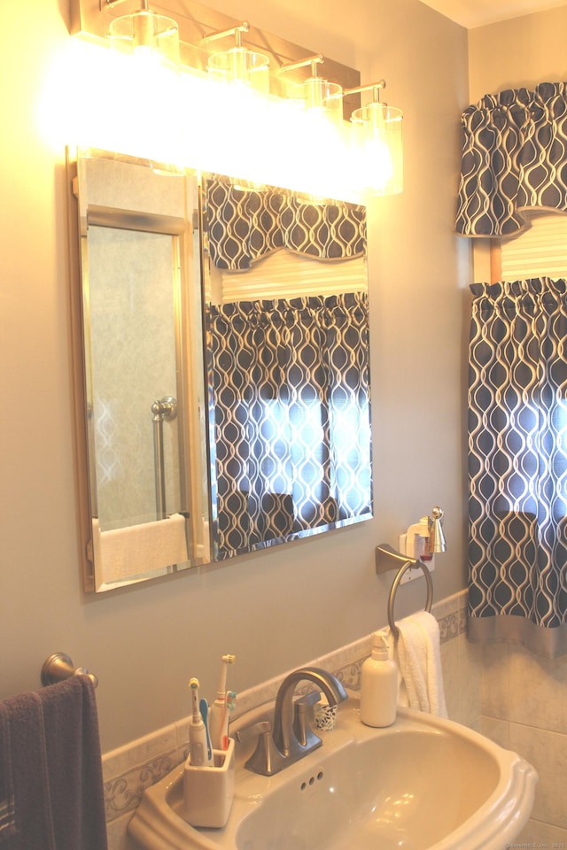 243 Courtland Ave, Waterbury, CT 06705 - bathroom with a sink