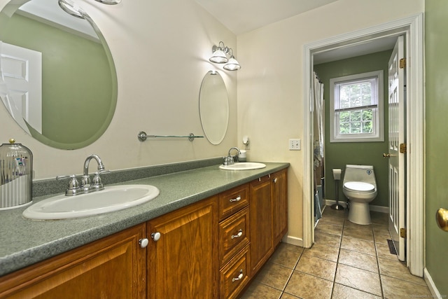 354 Lynne Pl, Bridgeport, CT 06610 - bathroom featuring double vanity, tile patterned flooring, toilet, curtained shower, and baseboards