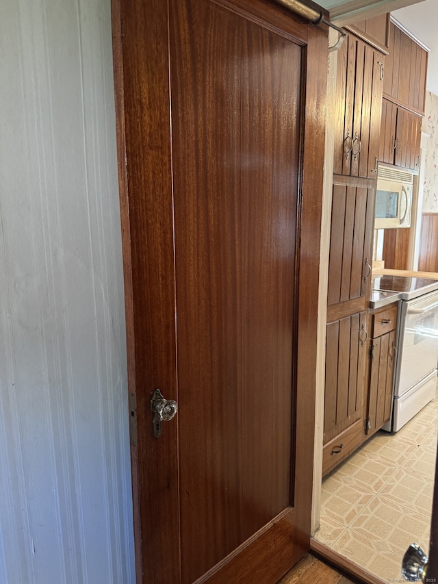 45 Perkins Ave, Norwich, CT 06360 - detailed view of white appliances