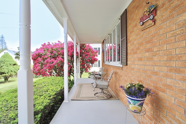 47 Delmont Rd, East Hartford, CT 06108 - view of porch