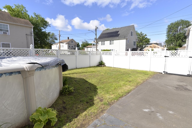 155 Cedar St, New Haven, CT 06519 - view of yard featuring a residential view