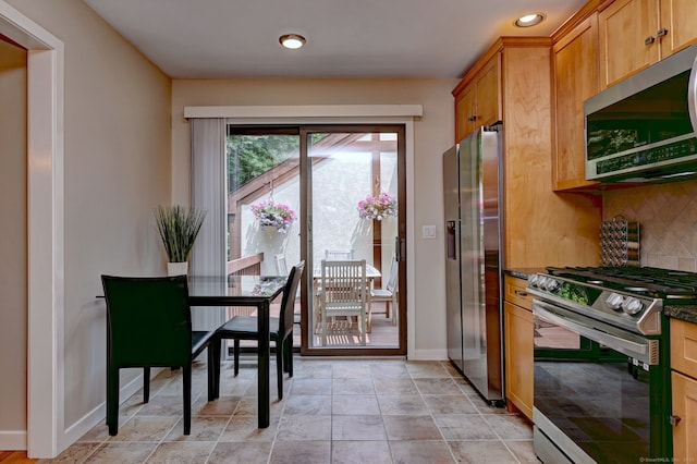 690 Forest Rd Unit 442, West Haven, CT 06516 - dining area with baseboards, recessed lighting, and light stone finish floors