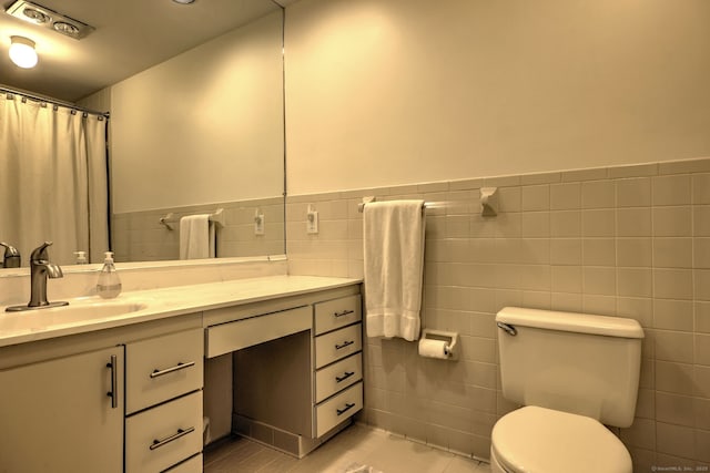 690 Forest Rd Unit 442, West Haven, CT 06516 - bathroom featuring tile walls, vanity, toilet, and a wainscoted wall