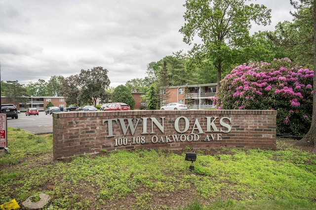 104 Oakwood Ave Apt T3, West Hartford, CT 06119 - view of community / neighborhood sign