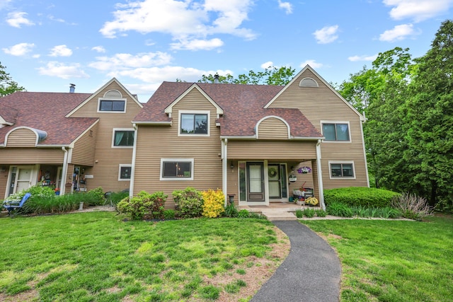36 Wood Duck Ln Unit 36, Simsbury, CT 06081 - townhome / multi-family property featuring a front yard and a shingled roof