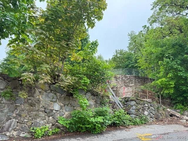 8 Pond St, Naugatuck, CT 06770 - photo 2