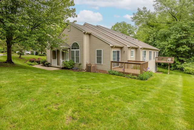 25 Hamden Hills Dr Unit 60, Hamden, CT 06518 - rear view of property with a deck and a lawn