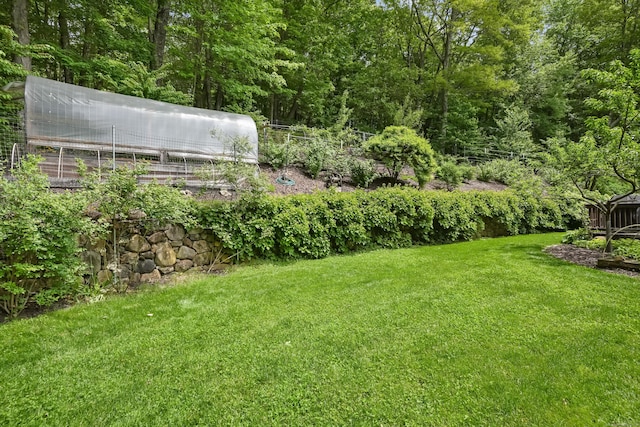 22 Gelding Hill Rd, Newtown, CT 06482 - view of green lawn
