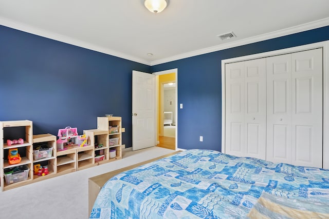 22 Gelding Hill Rd, Newtown, CT 06482 - bedroom featuring ornamental molding, carpet floors, and a closet
