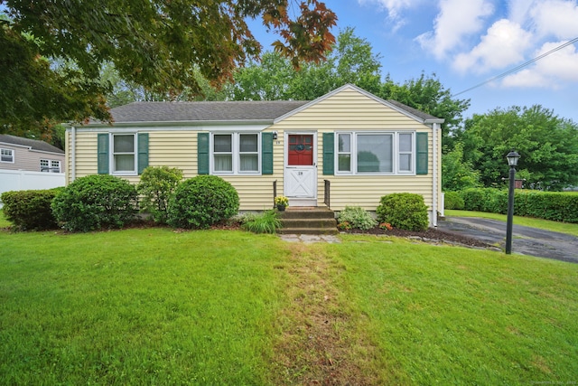 19 Litchfield Pl, Rocky Hill, CT 06067 - view of front of home featuring driveway and roof with shingles