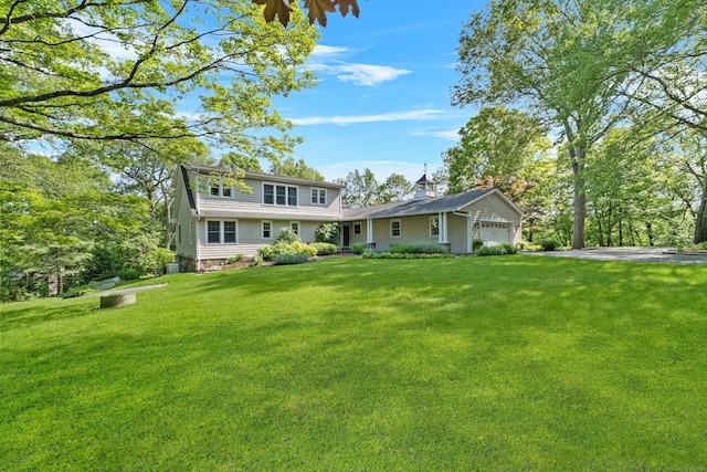 40 Thunder Hill Ln, Ridgefield, CT 06877 - traditional home with a garage and a front lawn