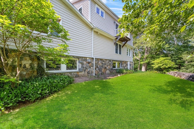 40 Thunder Hill Ln, Ridgefield, CT 06877 - view of grassy yard featuring a balcony