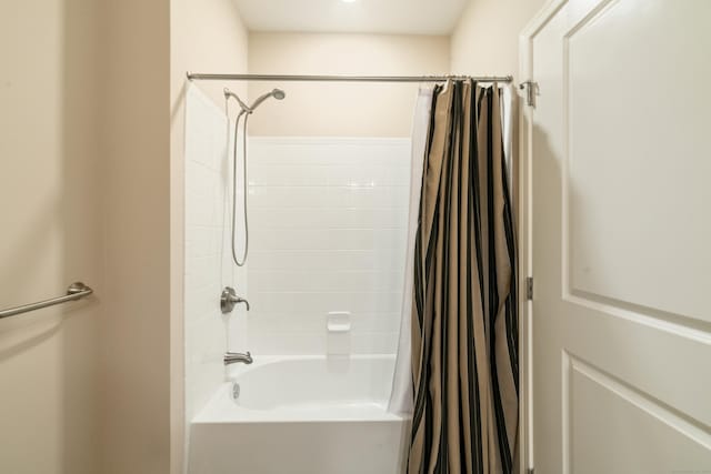 802 Center Meadow Ln Unit 802, Danbury, CT 06810 - full bathroom featuring shower / tub combo with curtain