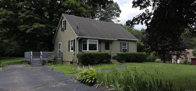 17 Hemlock Dr, Plainfield, CT 06374 - view of front of property with a deck, a shingled roof, a front yard, and cooling unit