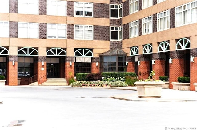 235 E River Dr Apt 502, East Hartford, CT 06108 - view of apartment building / complex