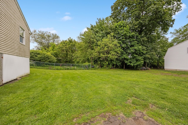 124 Jordan Ln, Wethersfield, CT 06109 - view of yard
