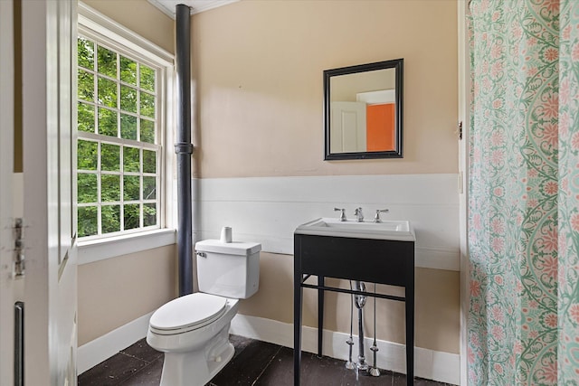 89 John Perry Rd, Eastford, CT 06242 - full bath featuring toilet, a sink, curtained shower, and baseboards