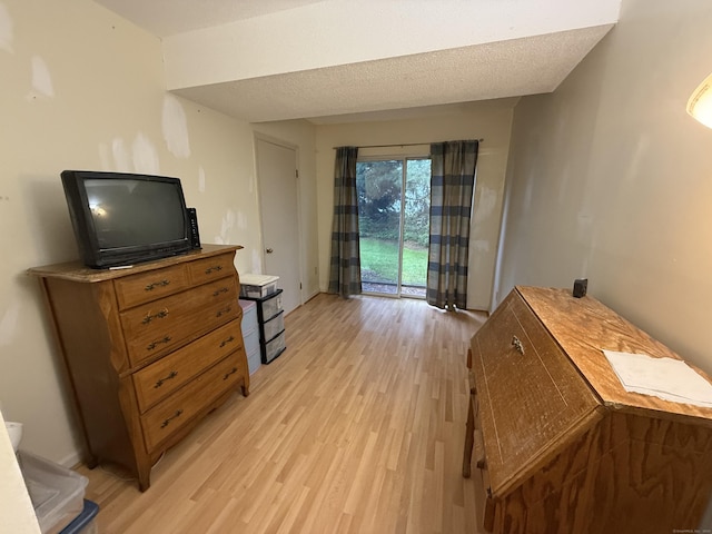 925 Oronoke Rd Unit 12G, Waterbury, CT 06708 - living area featuring light wood-type flooring