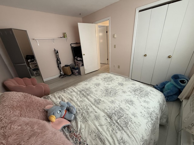 925 Oronoke Rd Unit 12G, Waterbury, CT 06708 - bedroom with light wood-style floors, baseboards, and a closet