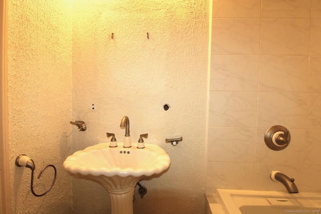 73 Devils Garden Rd, Norwalk, CT 06854 - full bathroom featuring a sink