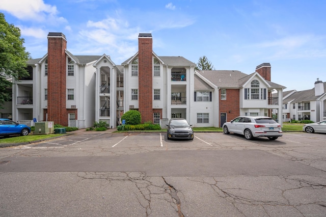 31 High St Unit 10103, East Hartford, CT 06118 - view of property featuring uncovered parking and a residential view
