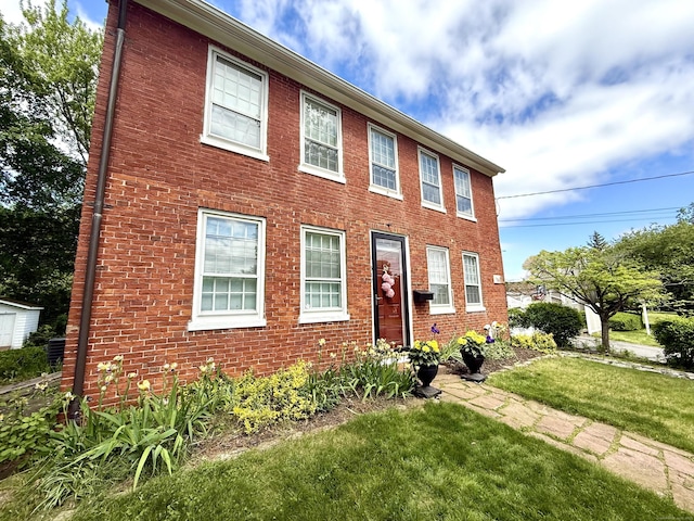 517 Wolcott Hill Rd, Wethersfield, CT 06109 - view of front facade featuring a front yard and brick siding