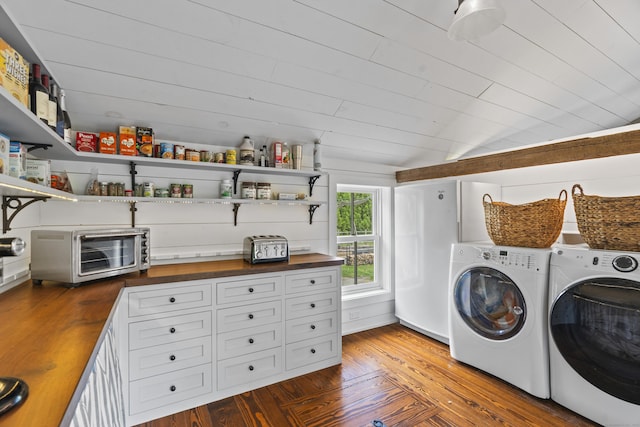 131 Elm St, Guilford, CT 06437 - laundry area featuring independent washer and dryer and wood finished floors