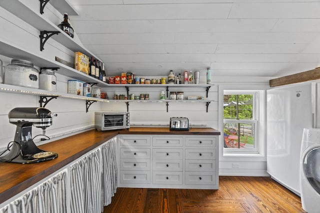 131 Elm St, Guilford, CT 06437 - pantry featuring washer / clothes dryer