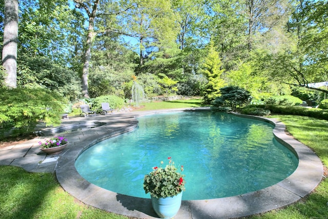 11 Dogwood Ln, Westport, CT 06880