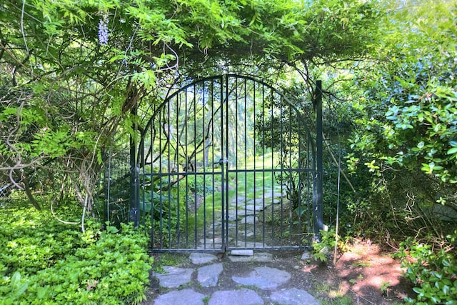 11 Dogwood Ln, Westport, CT 06880