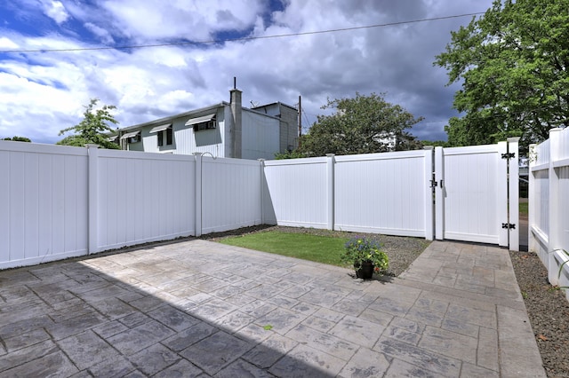 190 Wooster St Unit 27, New Haven, CT 06511 - view of patio / terrace featuring a gate
