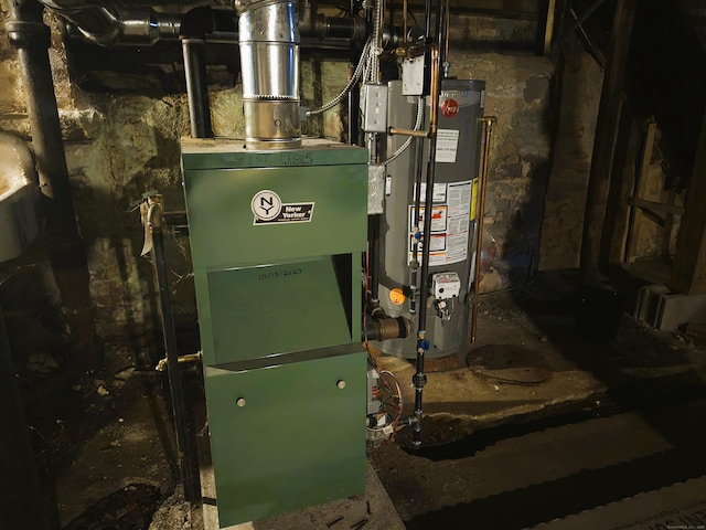 80 N St, Windham, CT 06226 - utility room featuring gas water heater