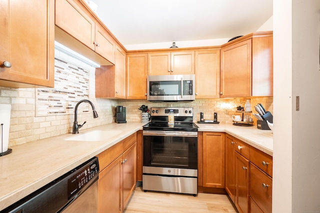 13 Hidden Knolls Cir Unit 13, Monroe, CT 06468 - kitchen featuring stainless steel appliances, a sink, backsplash, and light countertops