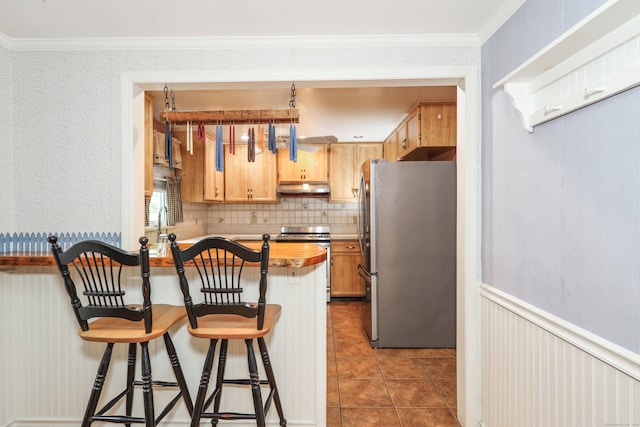 70 Cold Spring Cir, Naugatuck, CT 06770 - kitchen with appliances with stainless steel finishes, a peninsula, under cabinet range hood, a breakfast bar, and tasteful backsplash