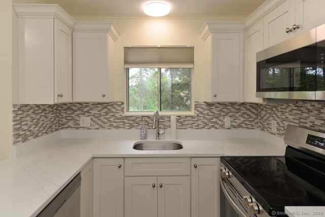 8 Heritage Vlg Unit D, Southbury, CT 06488 - kitchen featuring appliances with stainless steel finishes, a sink, and tasteful backsplash