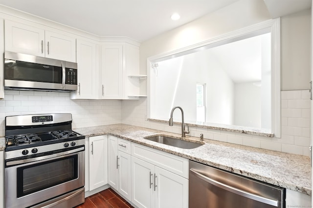 27 Pheasant Run Unit 27, Cromwell, CT 06416 - kitchen with stainless steel appliances, a sink, white cabinets, dark wood-style flooring, and decorative backsplash