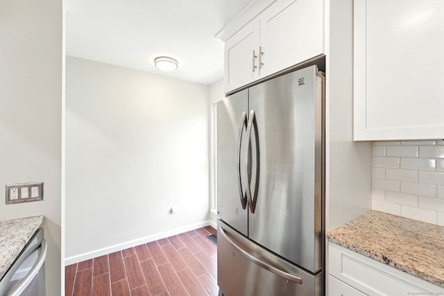 27 Pheasant Run Unit 27, Cromwell, CT 06416 - kitchen with stainless steel appliances, backsplash, dark wood-style floors, and white cabinets