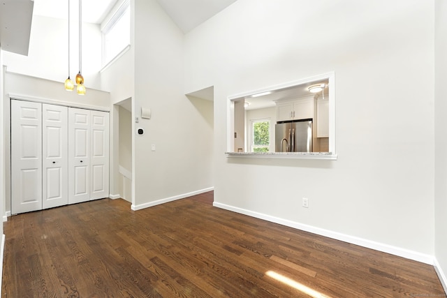 27 Pheasant Run Unit 27, Cromwell, CT 06416 - foyer entrance featuring baseboards, dark wood-style flooring, and a towering ceiling