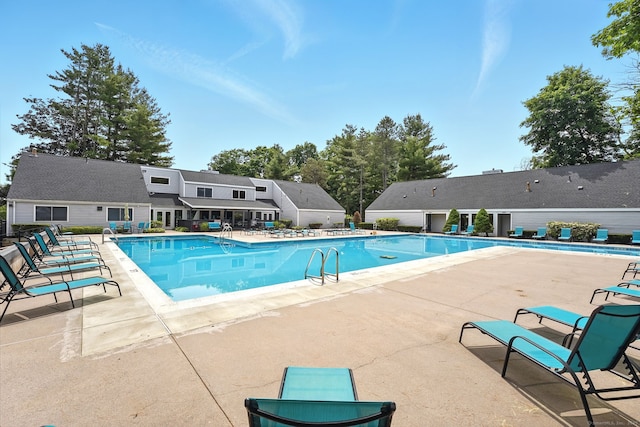 27 Pheasant Run Unit 27, Cromwell, CT 06416 - community pool with a patio