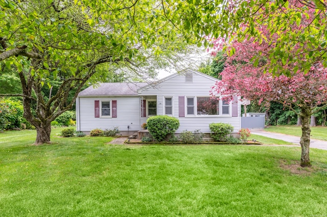30 Fairlawn Rd, Glastonbury, CT 06033 - single story home with a front yard