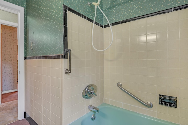 30 Fairlawn Rd, Glastonbury, CT 06033 - bathroom with bathing tub / shower combination and wallpapered walls