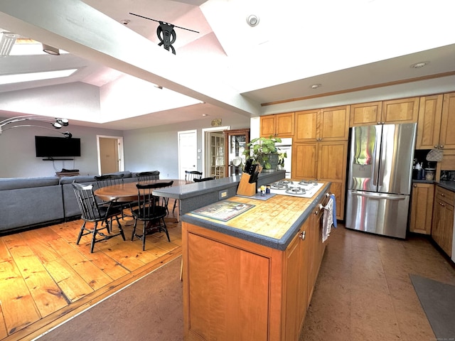 10 Laurel Trl, Durham, CT 06422 - kitchen with white appliances, a kitchen island, open floor plan, vaulted ceiling, and recessed lighting