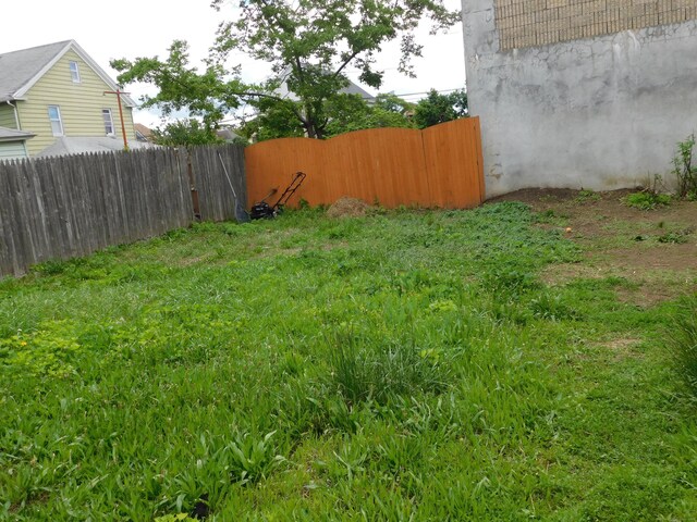 157 Madison Ter, Bridgeport, CT 06606 - view of yard