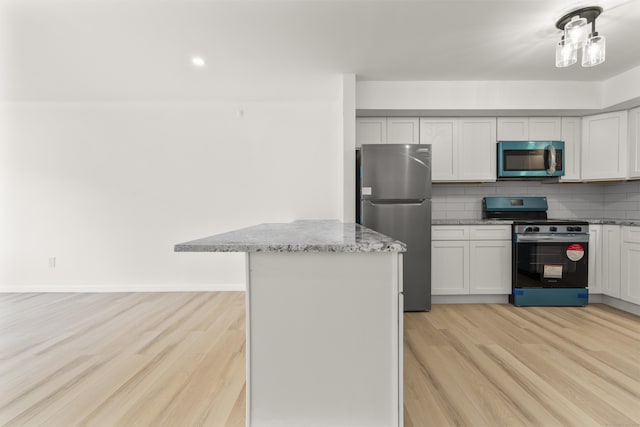 79 Claudia Dr Apt 254, West Haven, CT 06516 - kitchen featuring appliances with stainless steel finishes, light wood-style flooring, backsplash, a kitchen island, and recessed lighting