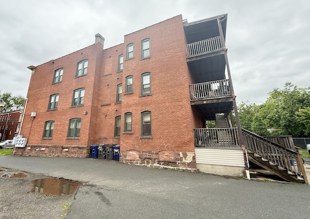 54 Edgewood St Unit A, Hartford, CT 06112 - view of building exterior featuring stairway